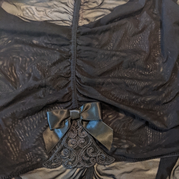 SOLD✅ Victoria's Secret, Black 34B Bra/L Garter - Picture 13 of 16